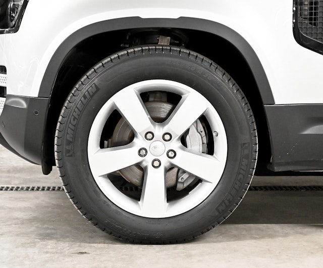 Vehicle image LAND ROVER DEFENDER