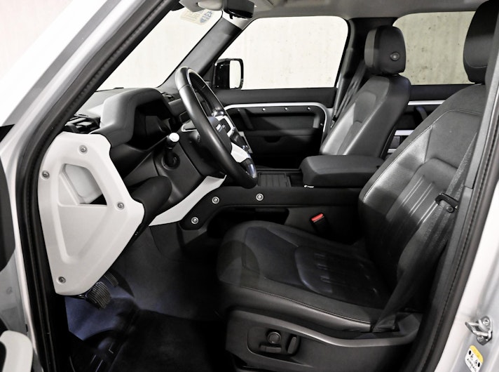 Vehicle image LAND ROVER DEFENDER