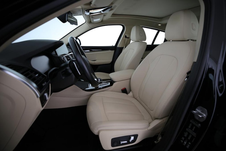 Vehicle image BMW X4