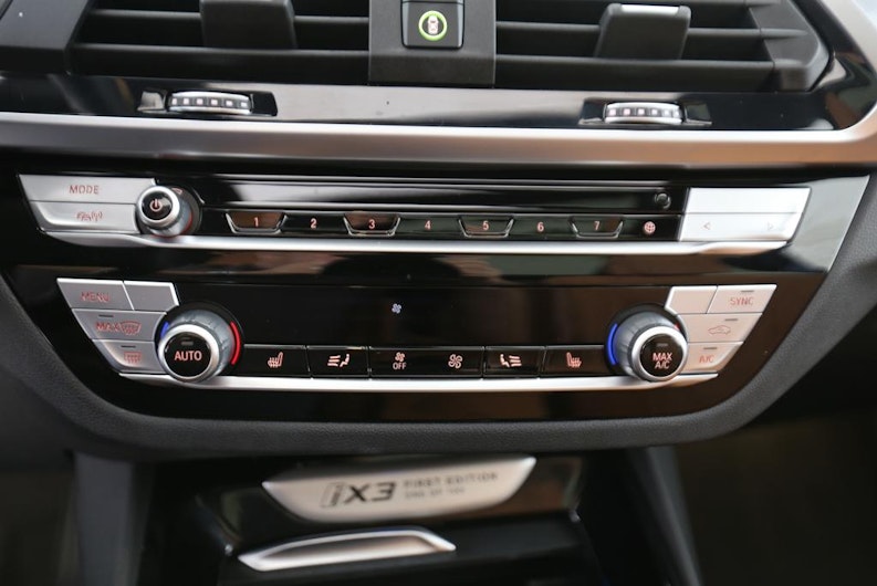 Vehicle image BMW iX3