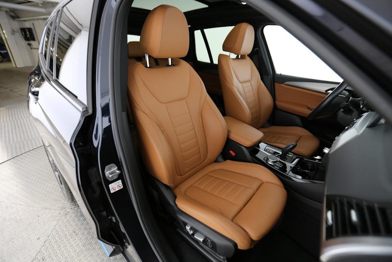 Vehicle image BMW iX3