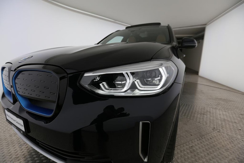 Vehicle image BMW iX3