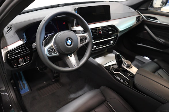 BMW 540i xDrive Touring 5