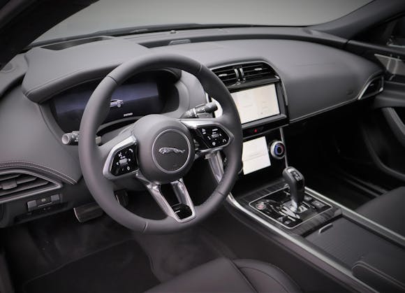 Jaguar XE 2.0 I4 204 R-Dynamic S AWD Neu CHF 89'340.–