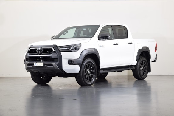 TOYOTA Hilux Double Cab.-Pick-up 2.8 D-4D 204 Invincible MHEV 0