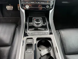 Jaguar XF 2.0 T 300 Chequered Flag AWD