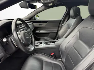 Jaguar XF 2.0 T 300 Chequered Flag AWD