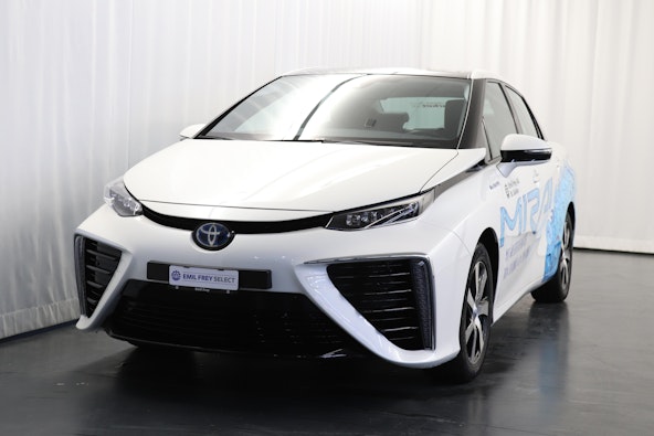 First vehicle image