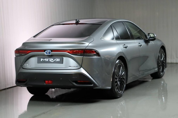 Toyota Mirai Fuel Cell Platinum 1