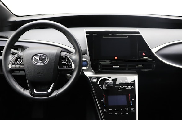 Toyota Mirai Fuel Cell Premium 4