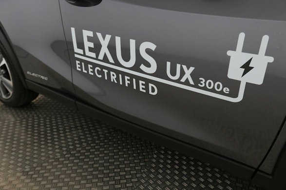 LEXUS UX 300e Comfort 4