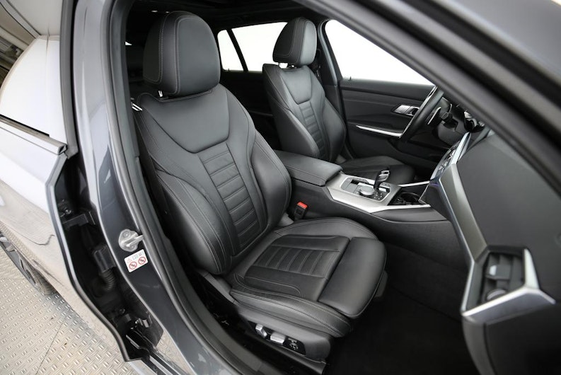 Vehicle image BMW 3 SERIES