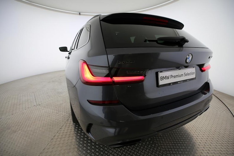 Vehicle image BMW 3 SERIES