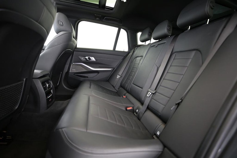 Vehicle image BMW 3 SERIES