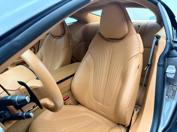 Fahrzeugbild ASTON MARTIN DB11