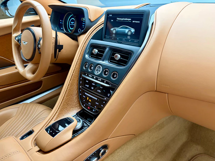 Fahrzeugbild ASTON MARTIN DB11