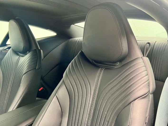 Vehicle image ASTON MARTIN DB11