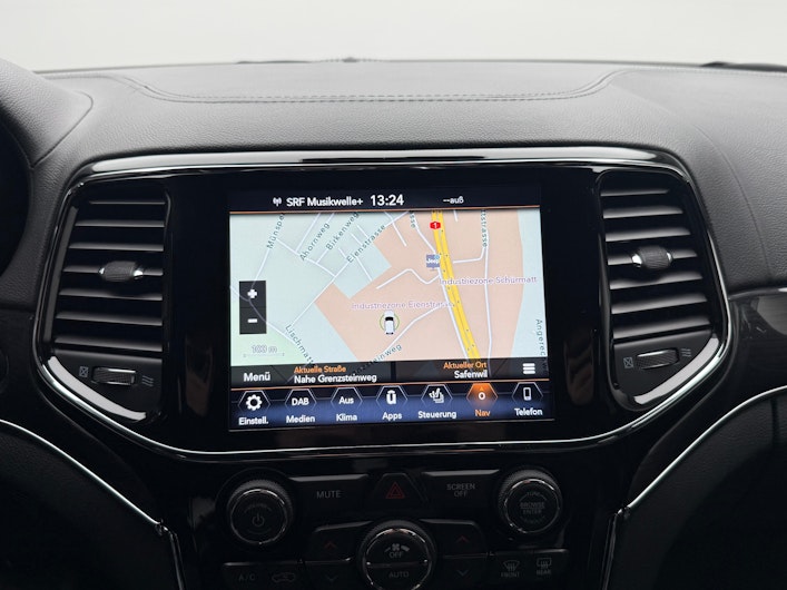 Vehicle image JEEP Grand Cherokee