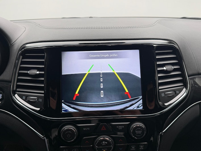 Vehicle image JEEP Grand Cherokee