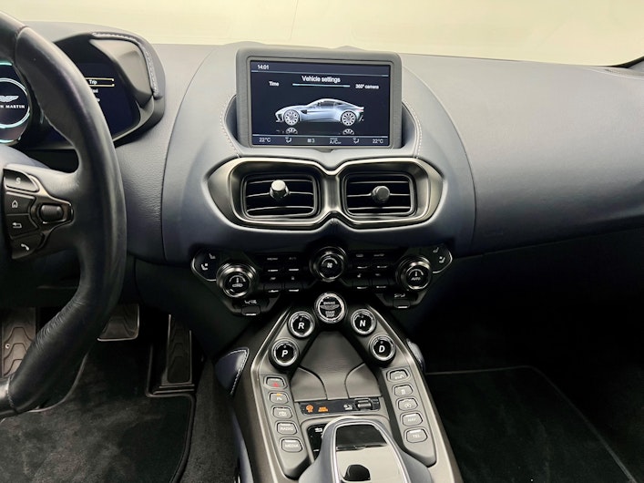 Vehicle image ASTON MARTIN V12 Vantage