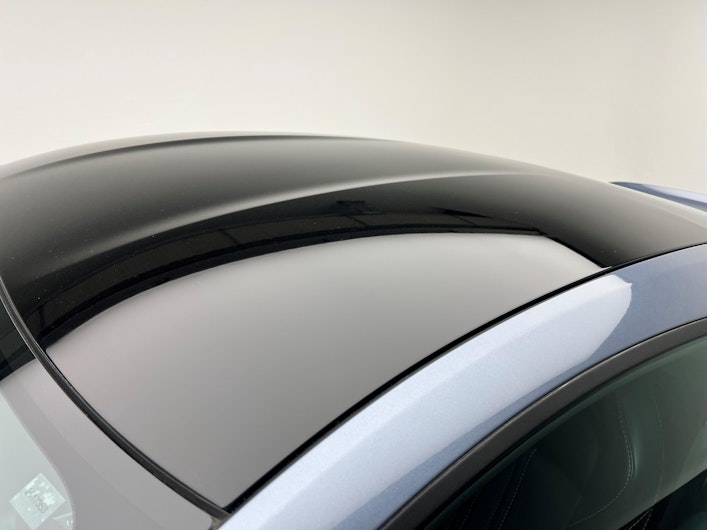 Vehicle image ASTON MARTIN V12 Vantage