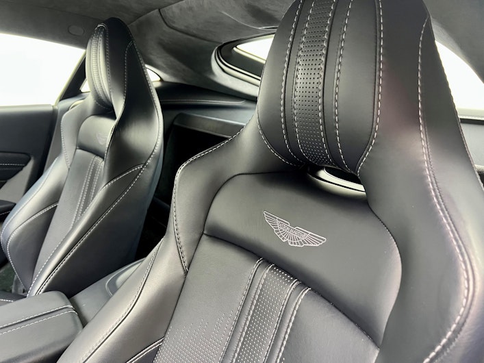 Vehicle image ASTON MARTIN V12 Vantage