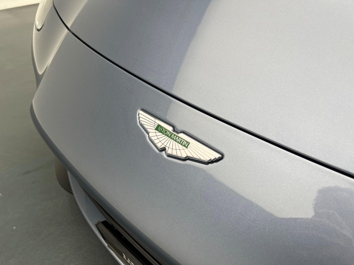 Vehicle image ASTON MARTIN V12 Vantage