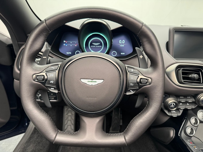 Vehicle image ASTON MARTIN V12 Vantage