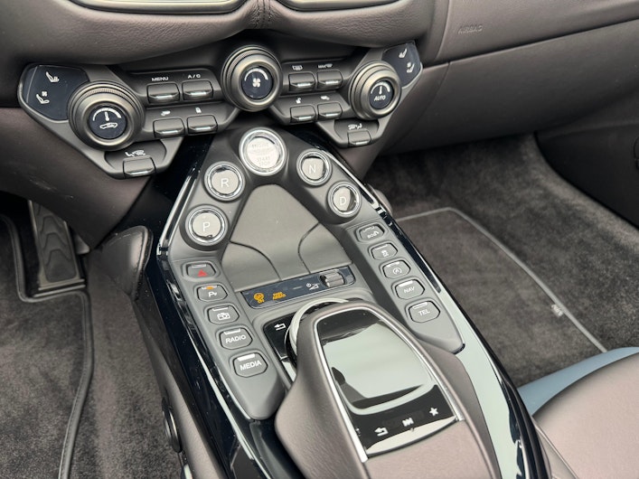 Vehicle image ASTON MARTIN V12 Vantage