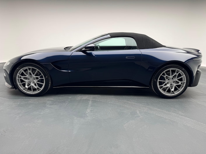 Vehicle image ASTON MARTIN V12 Vantage