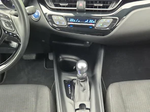 Fahrzeugbild TOYOTA C-HR 1.8 VVTi HSD Comfort