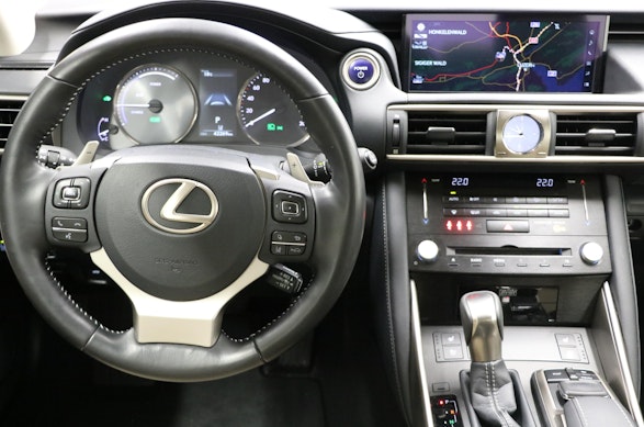 LEXUS IS 300h Excellence 5