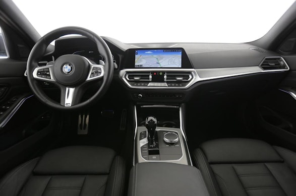 BMW 330e xDrive Touring 4
