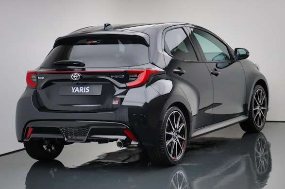 Toyota Yaris 1.5 VVT-i HSD GR Sport 1