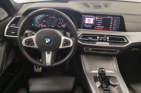 BMW X5 M50i 4