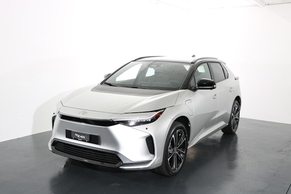 First vehicle image