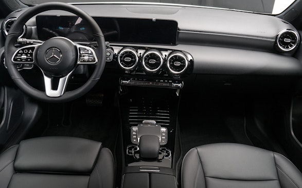 MERCEDES-BENZ A 180 Progressive 3