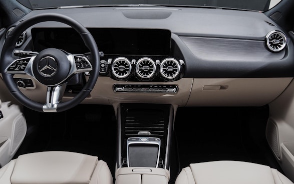 MERCEDES-BENZ B 220 Progressive 4matic 3