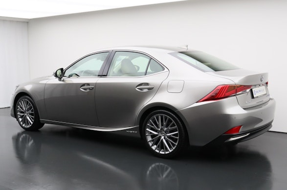 LEXUS IS 300h Excellence 6