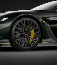 Fahrzeugbild ASTON MARTIN V12 Vantage Coupé 5.2 V12 Bi-Turbo