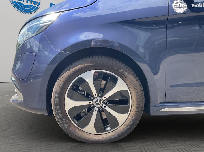 Vehicle image MERCEDES-BENZ EQV 300