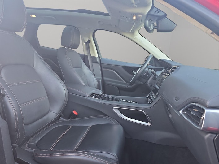 Vehicle image JAGUAR F-PACE