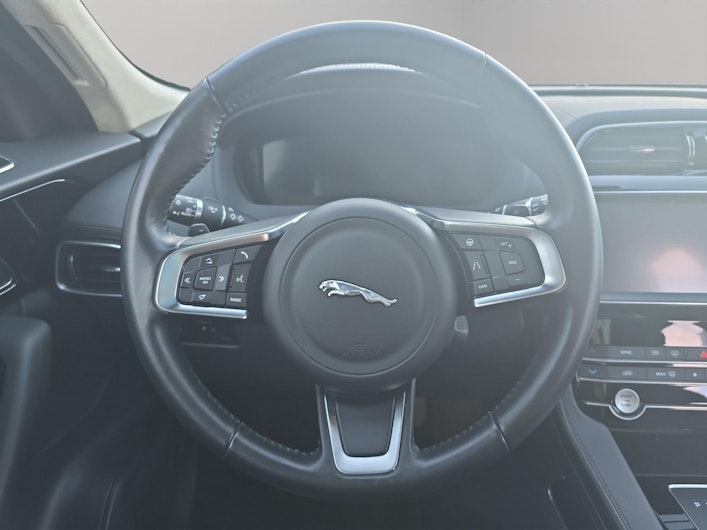 Vehicle image JAGUAR F-PACE