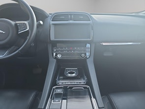 Vehicle image JAGUAR F-Pace 2.0 T 250 Prestige AWD