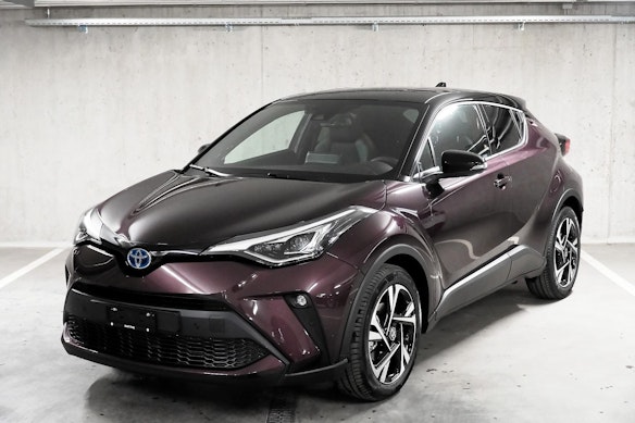 TOYOTA C-HR 2.0 VVTi HSD Trend 0