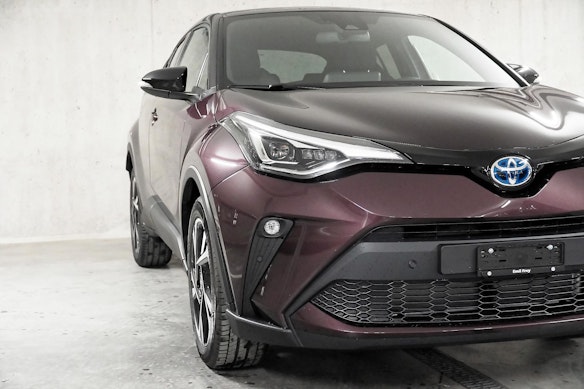 TOYOTA C-HR 2.0 VVTi HSD Trend 9