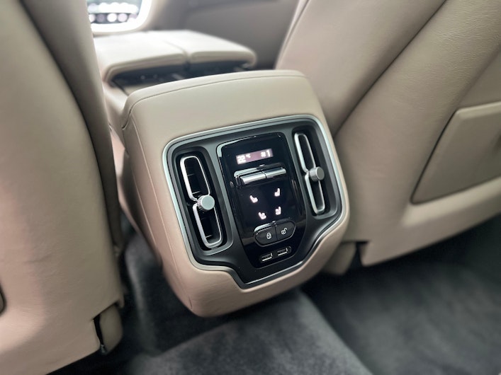 Vehicle image ASTON MARTIN DBX