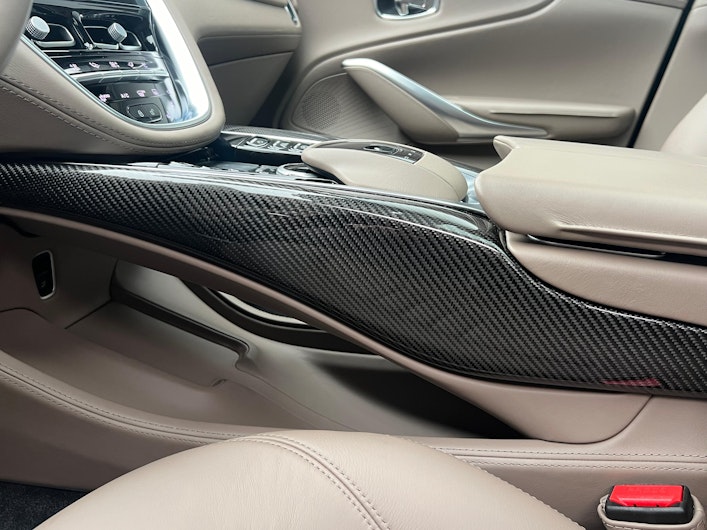 Vehicle image ASTON MARTIN DBX