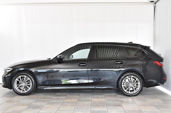 BMW 320d xDrive Touring 2