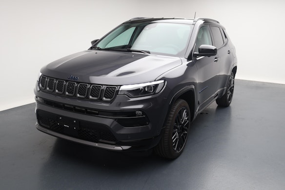 Jeep Renegade & Compass 4xe in abbonamento fino a 12 mesi